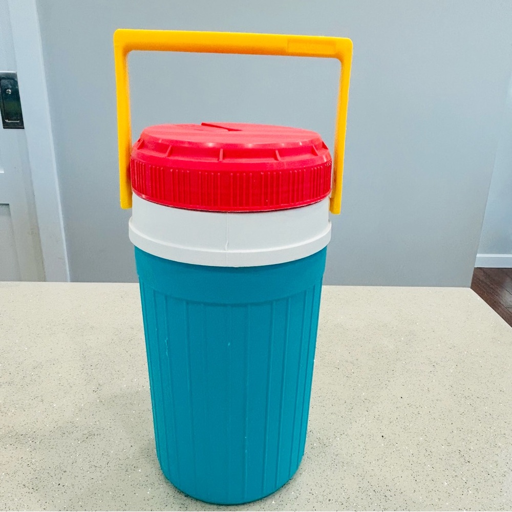 VTG~Igloo Playmate 1/2 Gallon Water Jug Cooler~ Pink/Yellow/Teal~Stamped‎ ‘90